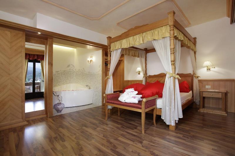 Cavallino Lovely Hotel Andalo Bagian luar foto